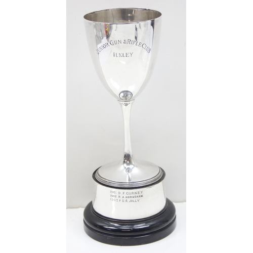 1099R - An antique silver trophy goblet, Sheffield 1900 by Lee & Wigfull, engraved for Junior Gun & Rifle Cl... 