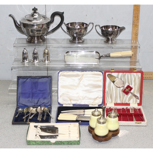 1065A - Qty of assorted vintage silver plated items to inc a silver plate tea set, a number of boxed cutlery... 