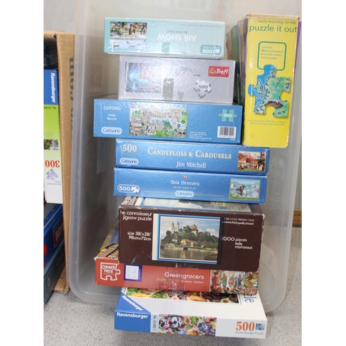 1552 - Large qty of jigsaw puzzles to include Gibson's and Ravensburger