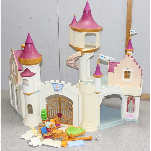 1553 - Playmobil Princess castle and some accessories