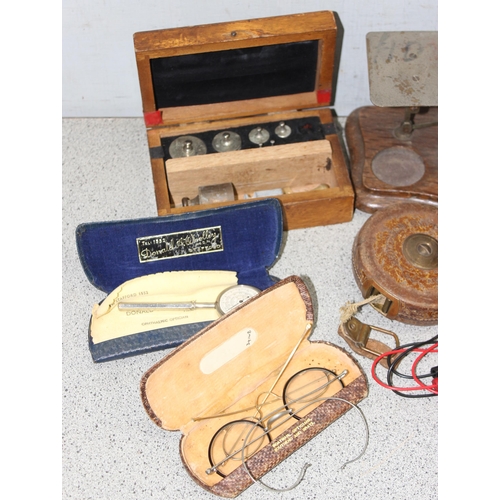 668 - Qty of misc items to include postage scales, vintage spectacles, graduated weights and opera glasses