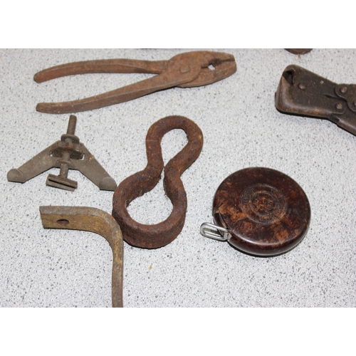 826 - Qty of assorted vintage tools etc