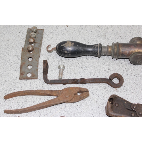 826 - Qty of assorted vintage tools etc