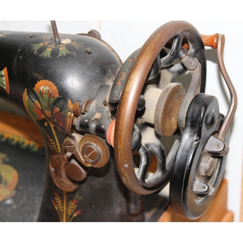 828 - Vintage Singer sewing machine