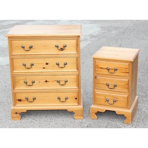 23 - A modern pine 4 drawer chest of drawers and a matching 3 drawer bedside cabinet, the 4 drawer chest ... 