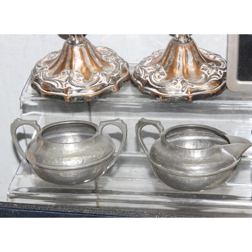 1006 - Qty of assorted antique and later silver plate and pewter items etc, approx 8.2kg gross