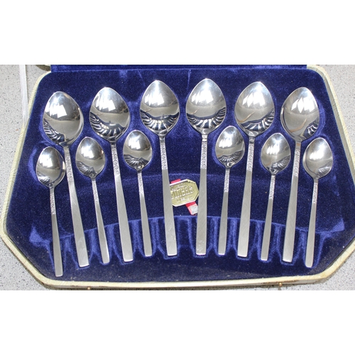 1013 - Retro boxed set of Viners stainless steel cutlery in the Love Story pattern