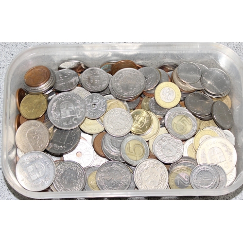 1237 - Qty of assorted mixed world coins, approx 1.6kg gross