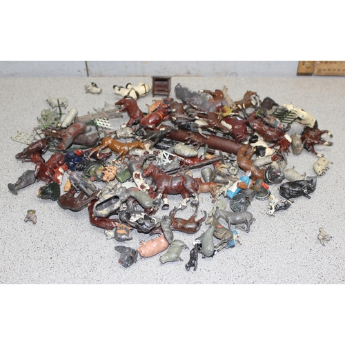 1507 - Qty of vintage play-worn lead (and other metal) figures, mostly horses and farm animals with some fe... 