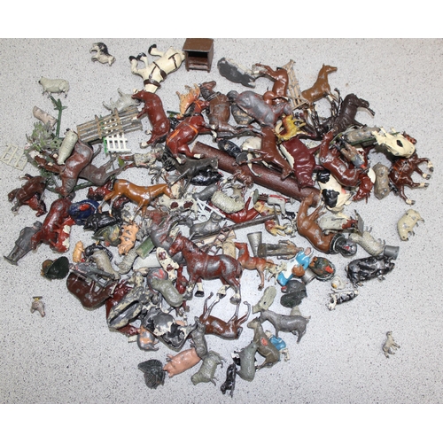 1507 - Qty of vintage play-worn lead (and other metal) figures, mostly horses and farm animals with some fe... 