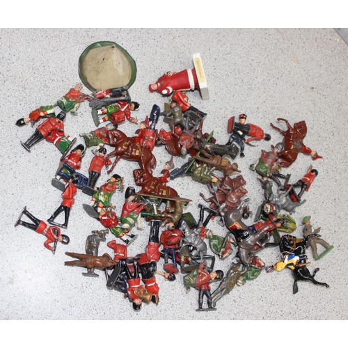 1509 - Qty of vintage play-worn lead figures to incl soldiers and horses, and a scratchbuilt diorama platfo... 