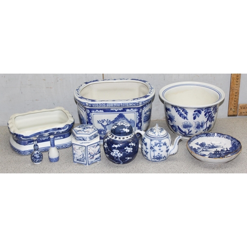 1708 - Qty of assorted antique and later blue and white Oriental ceramics to inc Chinese