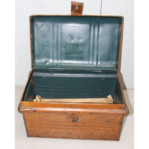 1714 - Small metal trunk, 2 cash tins, and 3 other tins, largest is approx 41cm x 26cm x 24cm