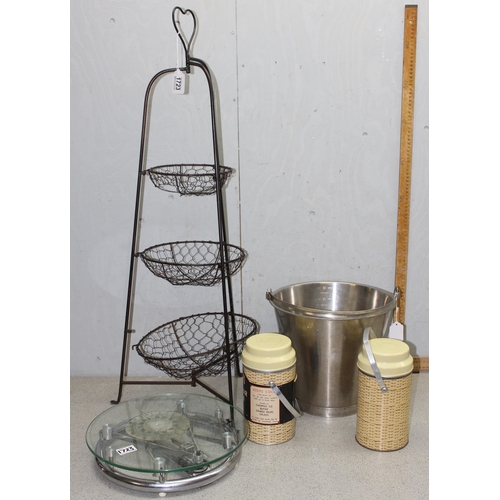 1723 - Qty of misc to incl metal-wire vegetable/fruit rack, bathroom scales, bucket, vintage flasks etc