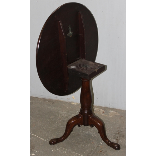 68 - A Georgian tilt top mahogany table with tripod base and pad feet, approx 79cm wide x 79cm deep x 72c... 