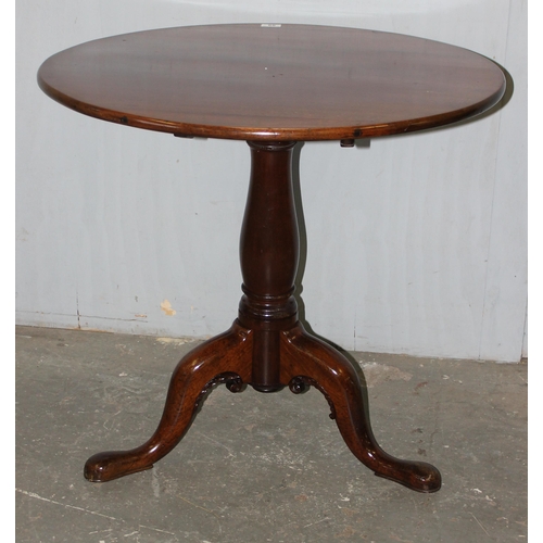 68 - A Georgian tilt top mahogany table with tripod base and pad feet, approx 79cm wide x 79cm deep x 72c... 