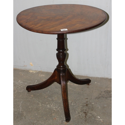 68 - A Georgian tilt top mahogany table with tripod base and pad feet, approx 79cm wide x 79cm deep x 72c... 