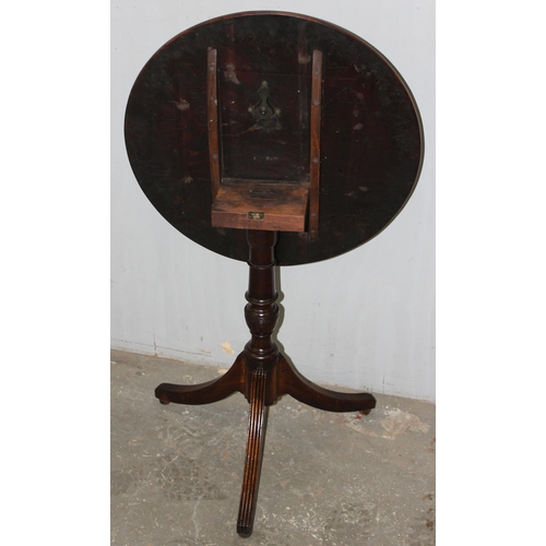 68 - A Georgian tilt top mahogany table with tripod base and pad feet, approx 79cm wide x 79cm deep x 72c... 