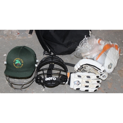 704 - Bag of cricket kit