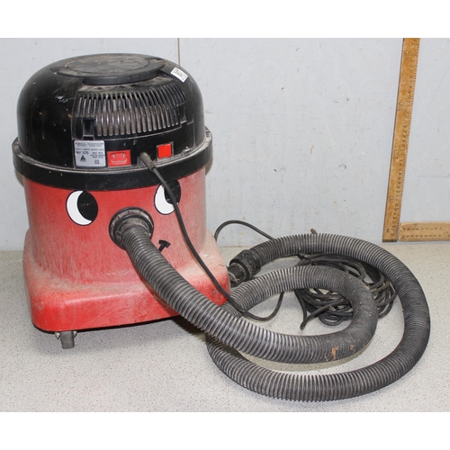 807 - Numatic Henry hoover