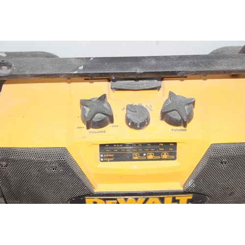 816 - Dewalt site radio