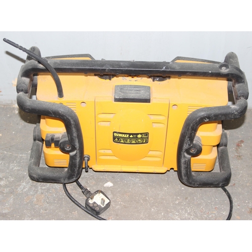 816 - Dewalt site radio