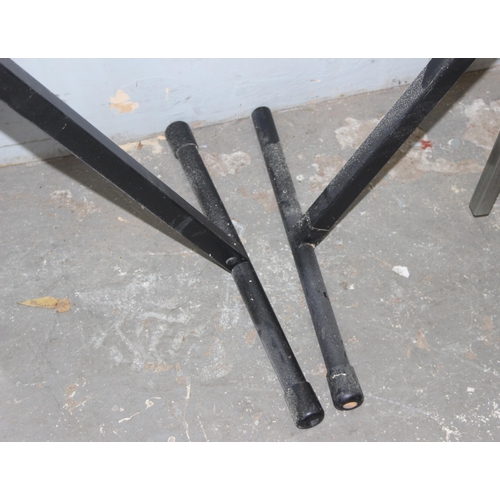 822 - A pair of adjustable roller topped trestle stands