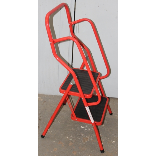 828 - Aluminium step ladder and a small red step ladder (2)