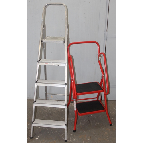 828 - Aluminium step ladder and a small red step ladder (2)