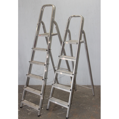 829 - 2 aluminium step ladders