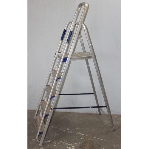 830 - Abru aluminium step ladder