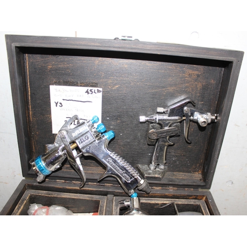 834 - Boxed spray gun with accessories, bench grinder, disc saw, and another saw in case (4)