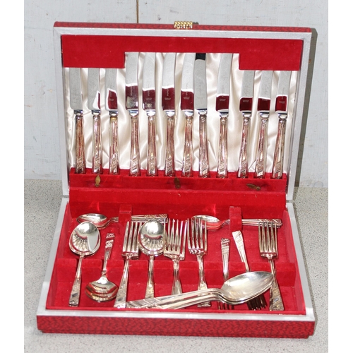 1020 - A retro Viners of Sheffield silver plated canteen of cutlery in case