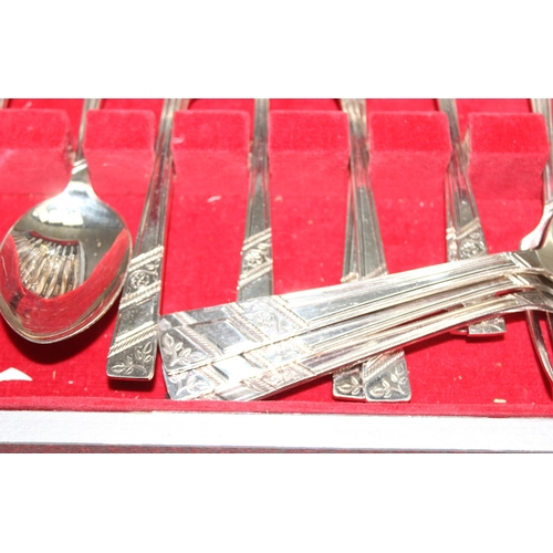 1020 - A retro Viners of Sheffield silver plated canteen of cutlery in case