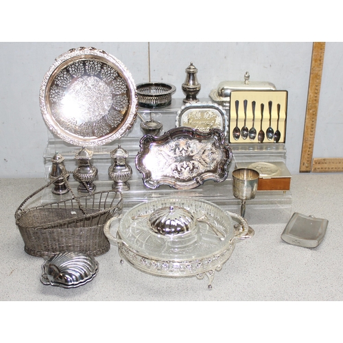 1022 - Qty of assorted vintage silver plated items, approx 3.2kg gross