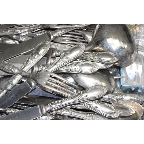 1027 - Qty of assorted silver plate and other cutlery, approx 5.9kg gross