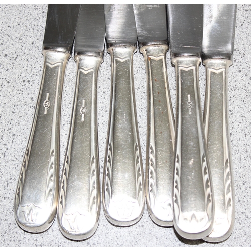 1032 - A vintage Elkington silver plated cutlery set with stylised floral design, 6 dinner and dessert kniv... 