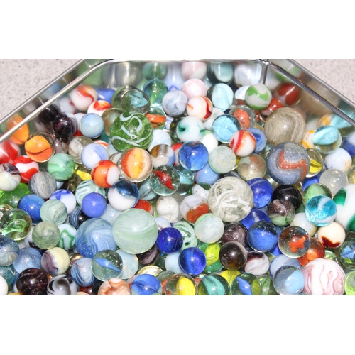 1512 - Qty of assorted vintage glass marbles, approx 2.3kg gross