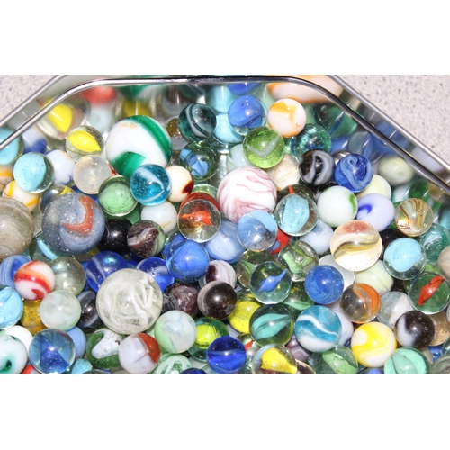 1512 - Qty of assorted vintage glass marbles, approx 2.3kg gross