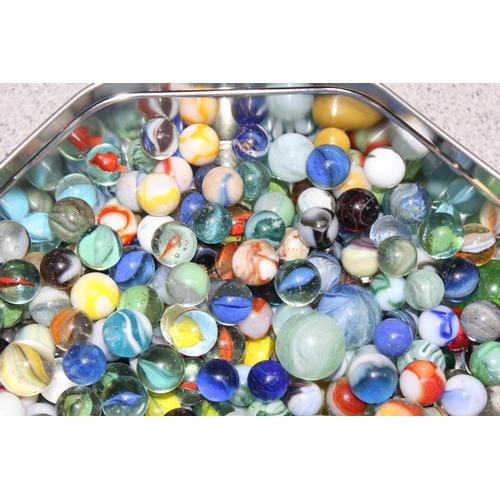 1512 - Qty of assorted vintage glass marbles, approx 2.3kg gross