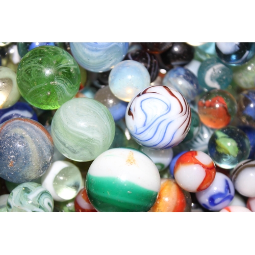 1512 - Qty of assorted vintage glass marbles, approx 2.3kg gross