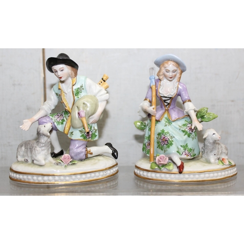 1621 - 4 Crown Derby style figurines, approx 9cm tall