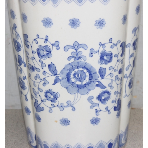 1726 - A large 20th century Chinese blue & white floor vase, approx 50cm tall