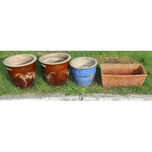 304 - 4 assorted garden pots