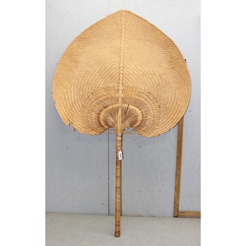 1801A - A large vintage wicker hand fan, approx 130cm tall