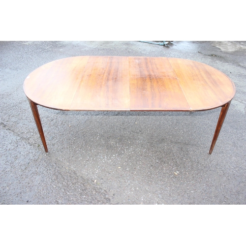 117 - A retro Scandinavian mid-century Danish rosewood circular extending dining table, designed by Henry ... 