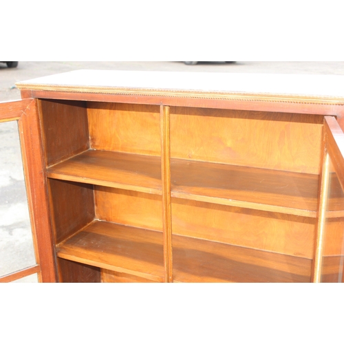 125 - Antique mahogany glass fronted 3 shelved bookcase, approx 100cm W x 35cm D x 128cm H