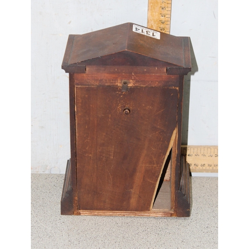 1314 - A 19th century mahogany cased mantel clock by watchmaker W. Mahr, 4 Clipstone Street, London, with p... 