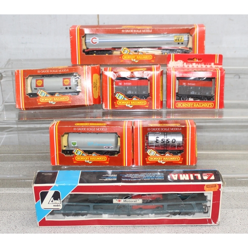 1554 - Assorted Hornby scale models incl 2 x R.117, R.014, R.715, R.218, R.44, and a model car transporter ... 