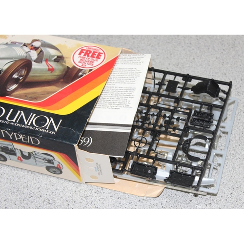 1560 - 3 Vintage Model kits to include 2 Matchbox 1:32 scale Classique Mercedes-Benz SSKL and an Auto Union... 